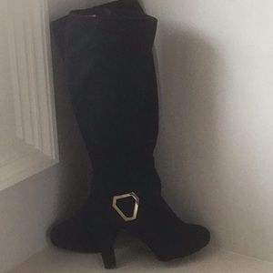 Black heel boots